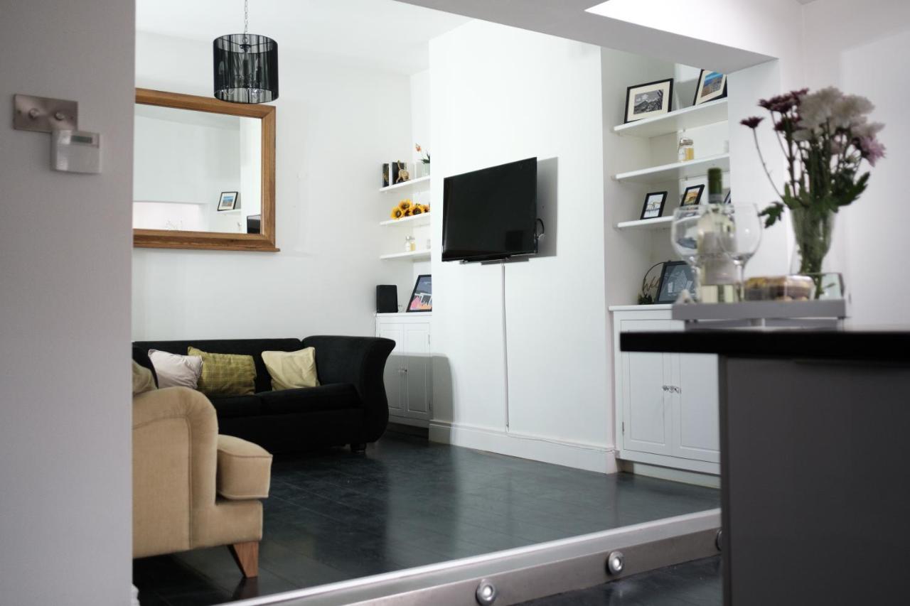 Gorgeous 3 Bedroom Victorian Townhouse Lisburn Exteriör bild